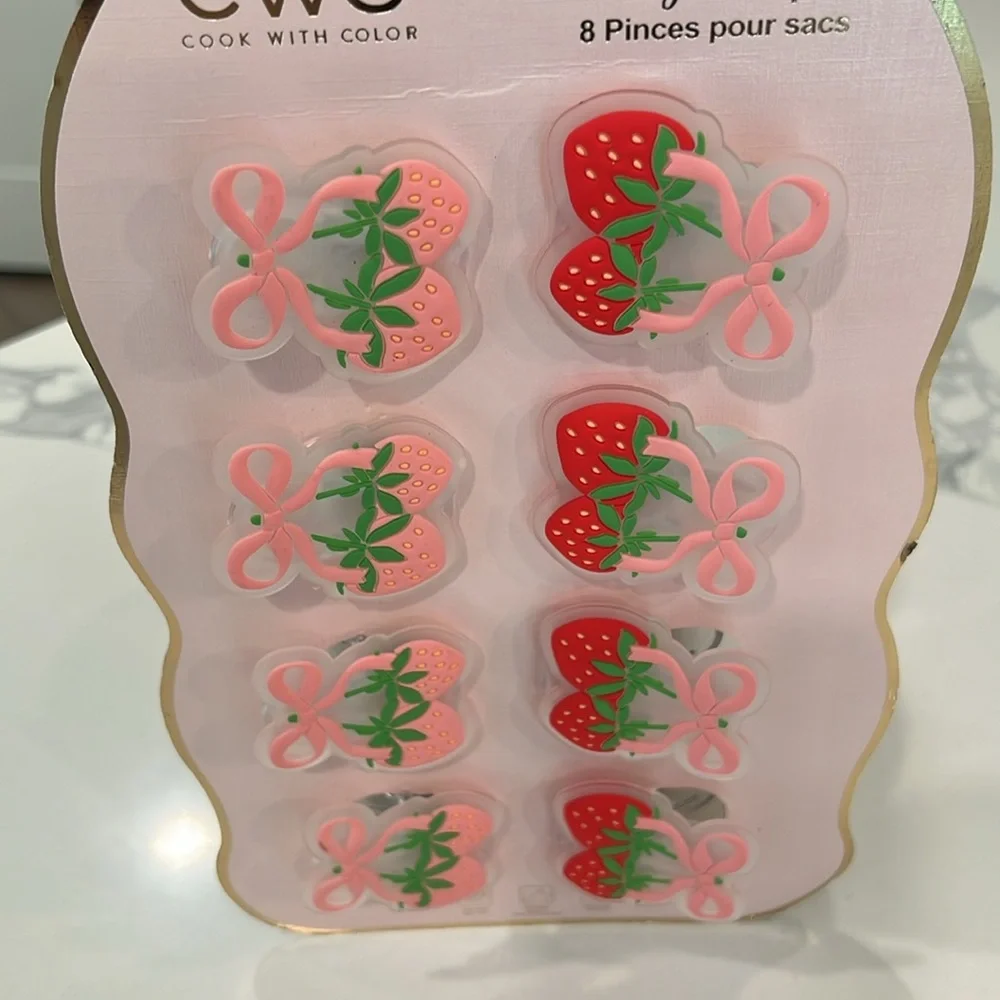 🎀🍓CWC Strawberry 🎀🍓Bag Clips Set